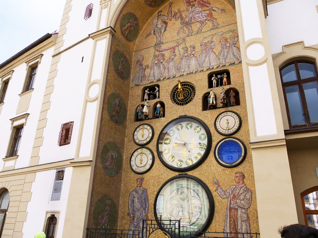 Olmütz látnivalók közül az egyik legérdekesebb: az Orloj